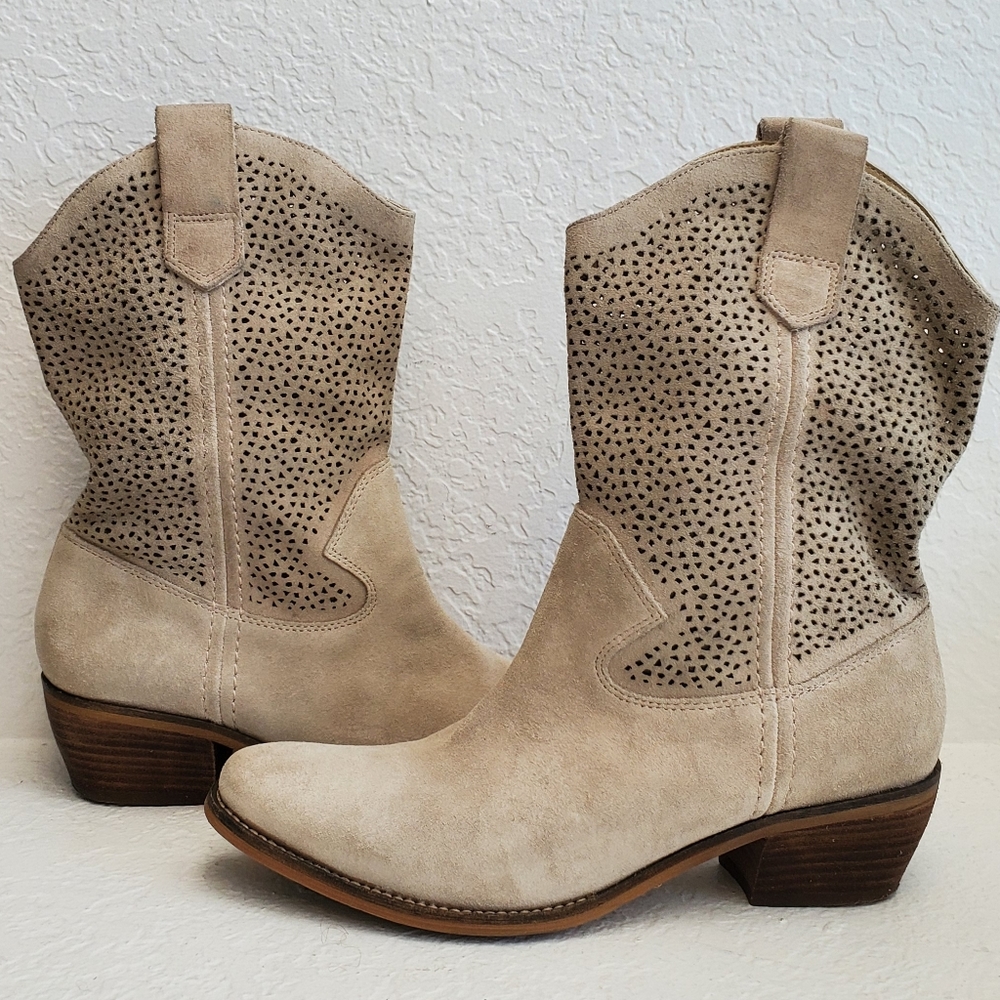 BCBG bastille laser cut cowboy boots 8.5